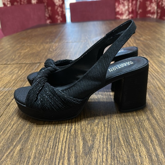 NWOB Kenneth Cole Reaction
Women's Rylee Platform Dress Black Sandals, Size 8.5 - Picture 4 of 10